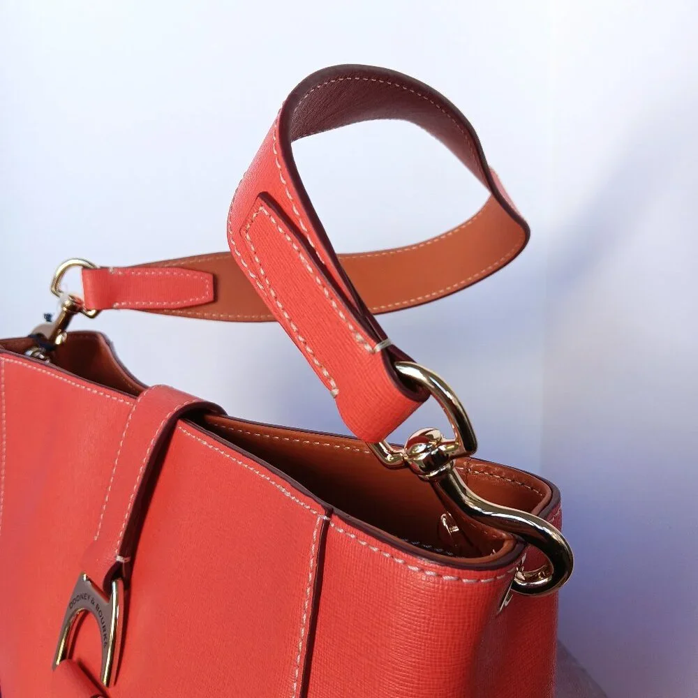 Dooney & Bourke 